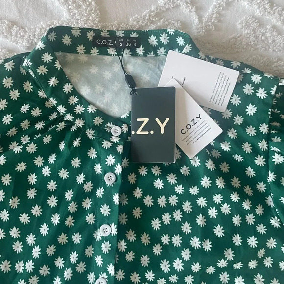 Green Flower Printed Button Up Blouse - Picture 2 of 4